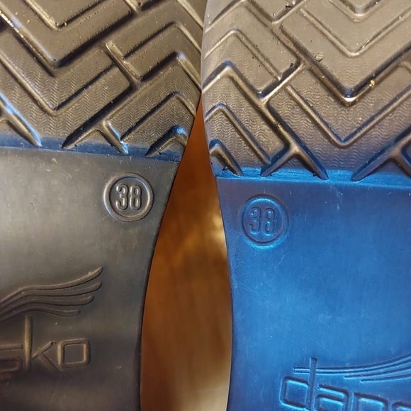 Dansko Women's Black Multicolor Scribble Clogs - Picture 4 of 4